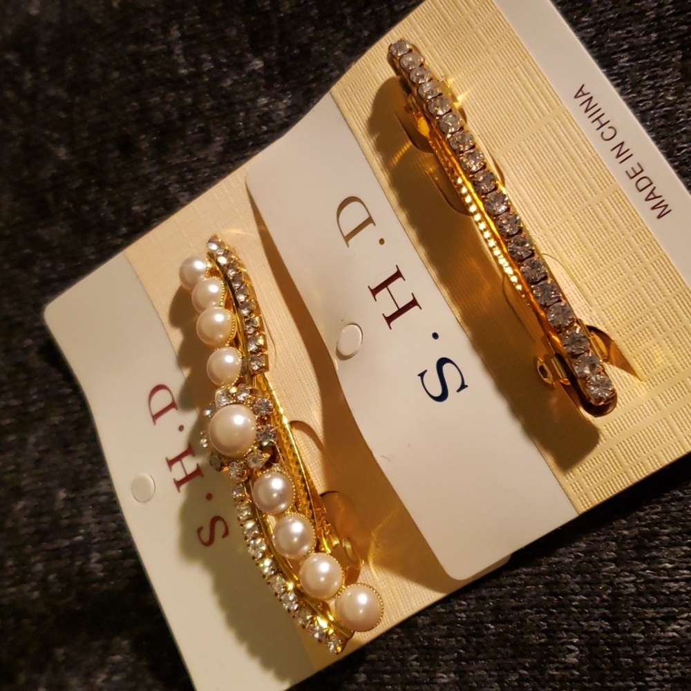 Pearl hair clips